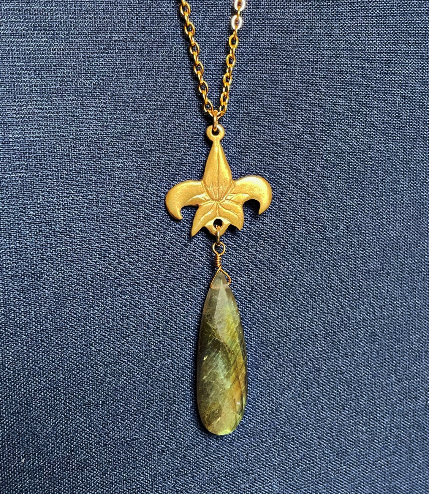 Fleur de Lily Necklace :: Brass :: Labradorite
