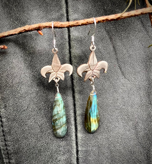 Fleur de Lily Earrings :: Sterling Silver :: Labradorite